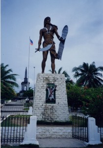 Le monument à Lapulapu photo © 1999 H. Morvan Cebu, Philippines